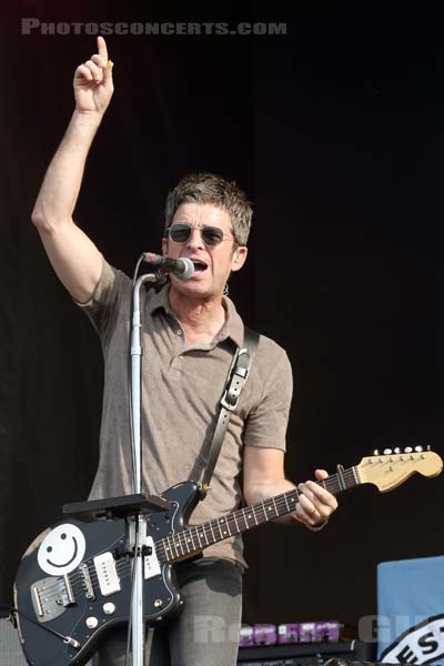 NOEL GALLAGHER'S HIGH FLYING BIRDS - 2018-07-22 - PARIS - Hippodrome de Longchamp - Main Stage 2 - 